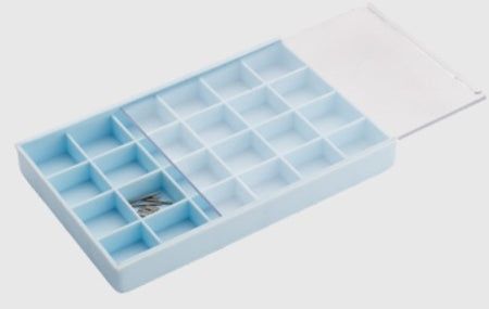 Scatola in plastica 24 scomparti cm. 19 x 13 x 2 - Plastic box with 24 compartments. 19 x 13 x 2 cm-0