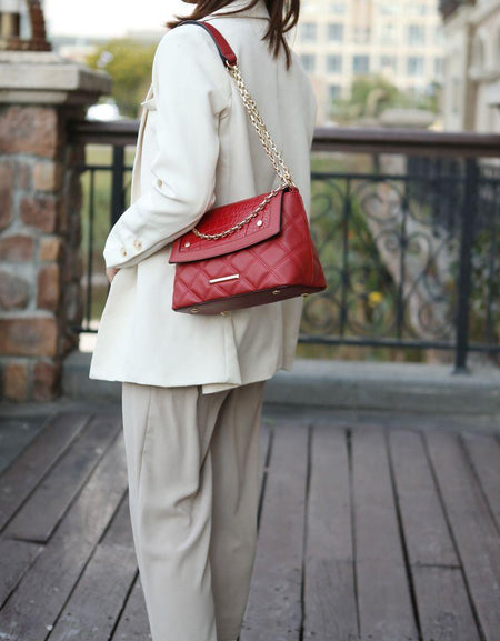 Danna Shoulder Bag - A Timeless Elegance