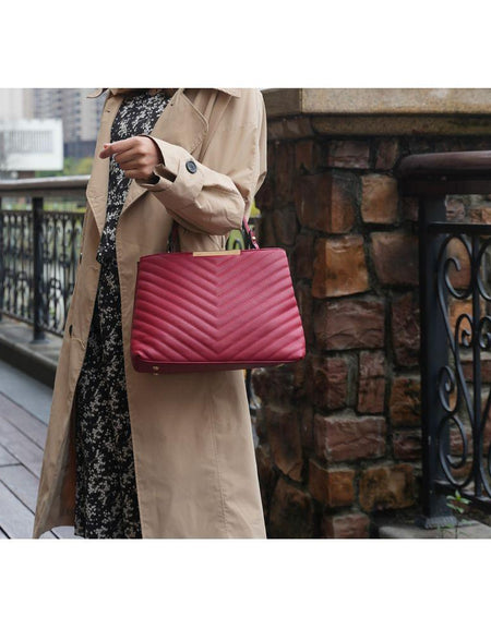 Dakota Satchel Bag - A Luxurious Companion for the Modern Woman