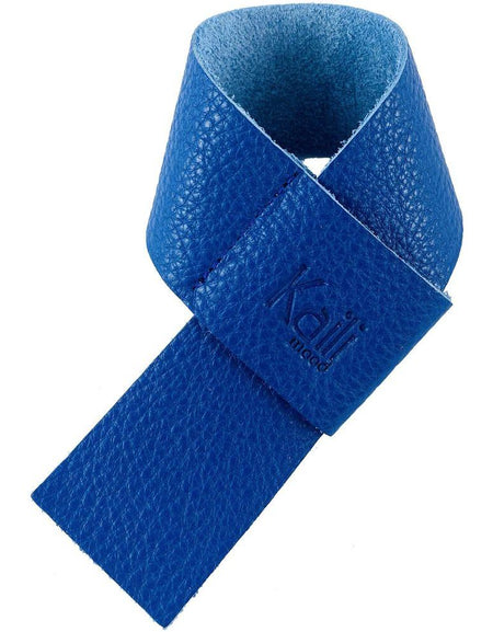 K0010DB | Salvagoccia per Bottiglia Made in Italy in Vera Pelle pieno fiore, grana dollaro - Colore Blu. Dimensioni: cm 27 x 4 x 0,5. Confezione: Gift Box rigido fondo/coperchio-1