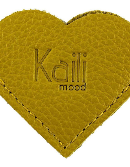 K0038RB | Segnalibro Cuore Made in Italy in Vera Pelle pieno fiore, grana dollaro - Colore Giallo - Dimensioni: cm 6 x 5,5 x 0,5 - Confezione: Gift Box rigido fondo/coperchio-0