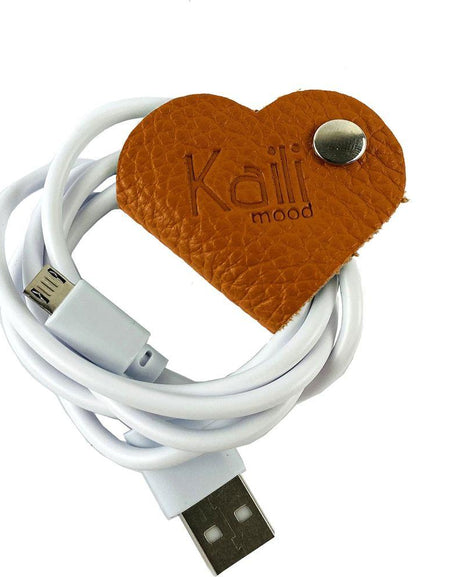 K0039LB | Avvolgicavo Cuore Made in Italy in Vera Pelle pieno fiore, grana dollaro - Colore Arancione - Dimensioni: cm 5 x 8 x 0,5 - Confezione: Gift Box rigido fondo/coperchio-0