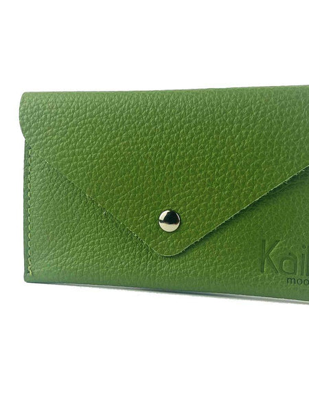 K0040EB | Bustina con pattina Made in Italy in Vera Pelle pieno fiore, grana dollaro - Colore Verde - Dimensioni: cm 13 x 8 x 0,5 - Confezione: Gift Box rigido fondo/coperchio-1