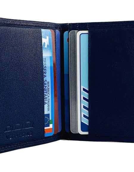 K10217DB | Porta Carte di Credito in Vera Pelle pieno fiore, con leggera grana. Colore Blu. Chiusura con elastico. Dimensioni da chiuso: cm 7 x 9,8 x 0,5. Confezione: Gift Box rigido fondo/coperchio-0