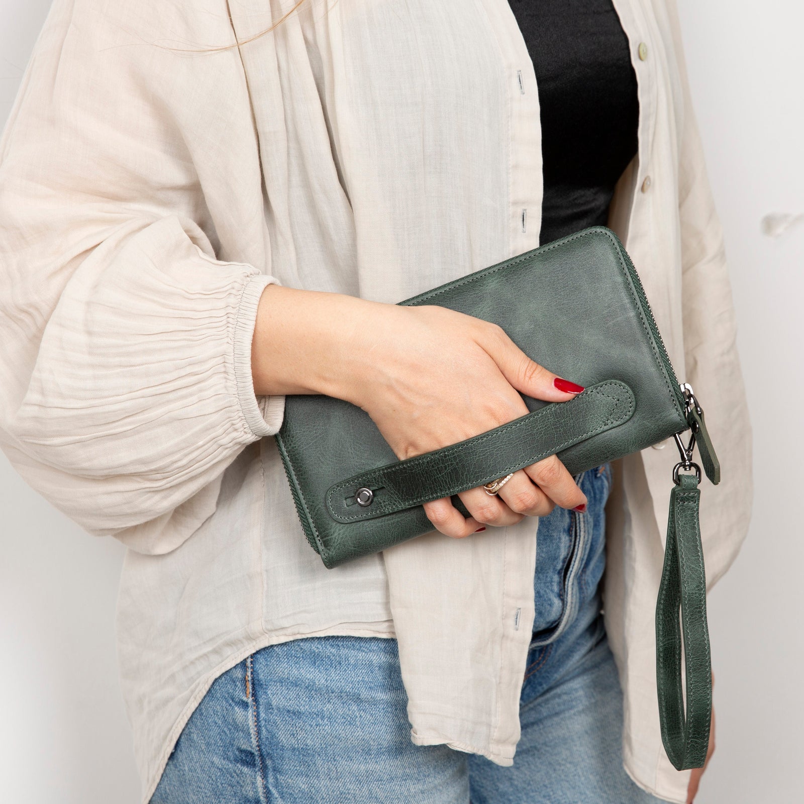 Anchorage Leather Wallet – Phone Holder & 12 Card Slots-2