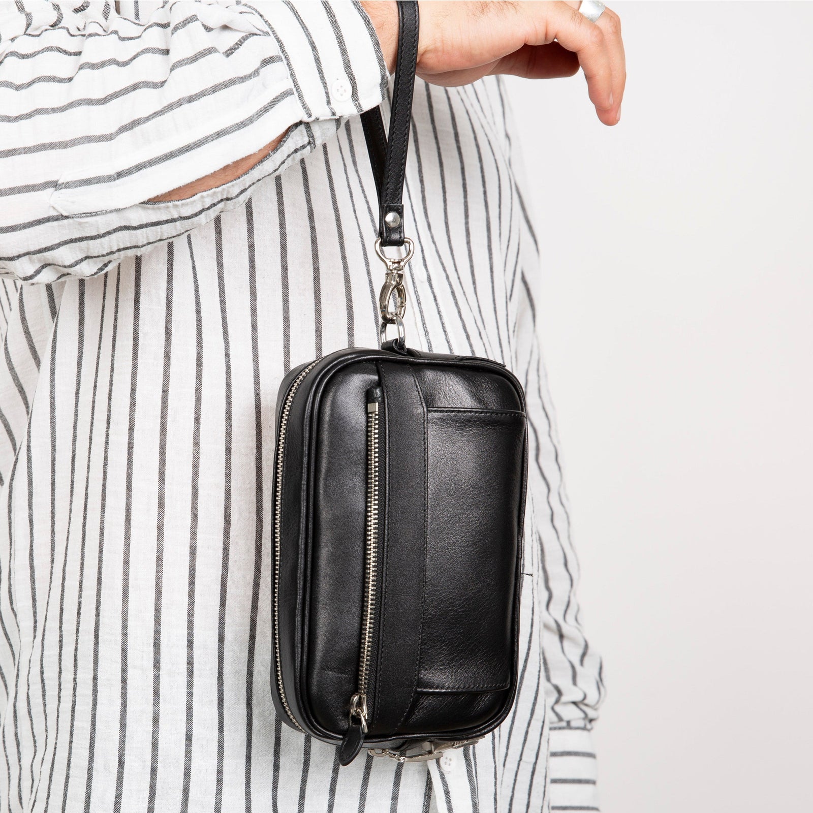 Fresno Leather Clutch – Secure Travel Wallet with Lock-0