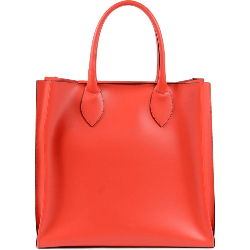 Dee Holdall Tote - A Timeless Elegance