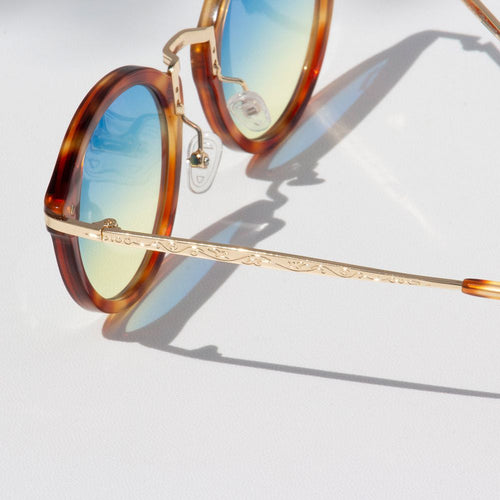 Load image into Gallery viewer, Vintage Raider Deluxe
