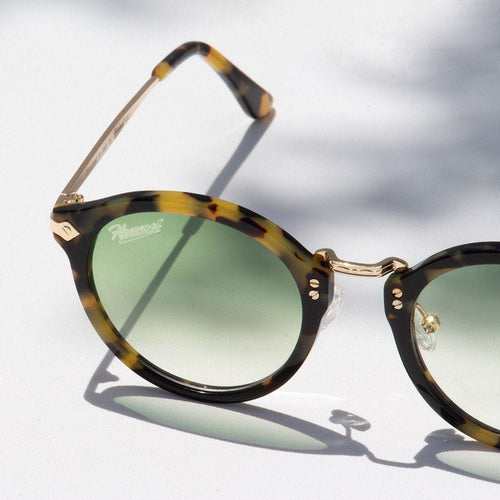 Load image into Gallery viewer, Vintage Raider Deluxe
