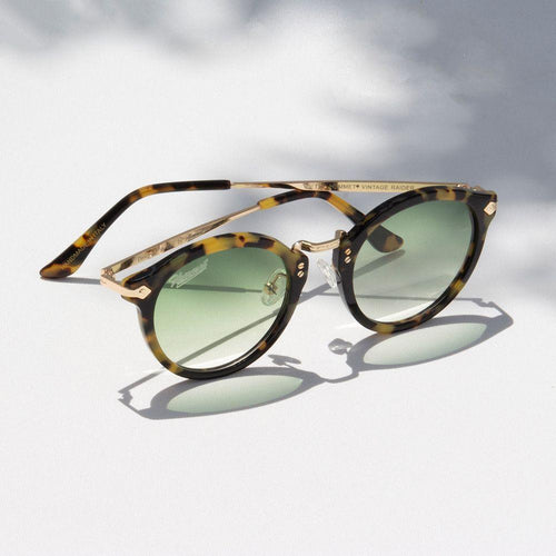 Load image into Gallery viewer, Vintage Raider Deluxe
