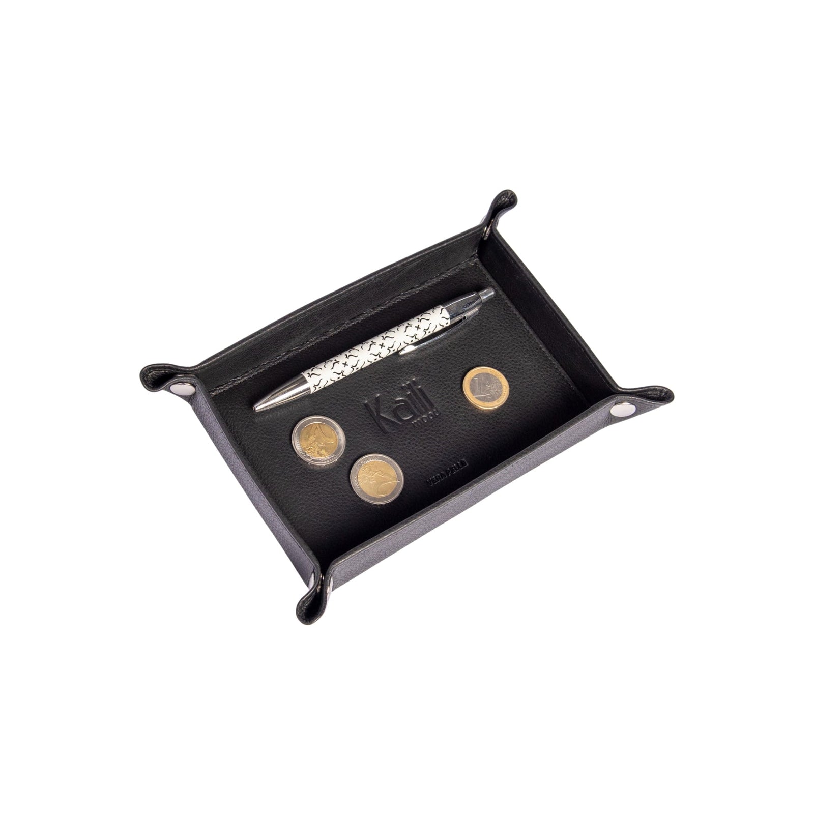 K0052AB  | Vuotatasche Rettangolare in Vera Pelle pieno fiore, con leggera grana. Colore Nero. Chiusura con bottoni automatici in finitura Argento Lucido. Dimensioni (da chiuso): cm 17 x 11 x 3-3