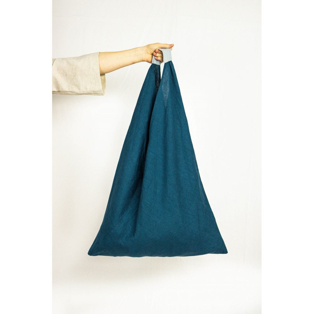 White linen triangle bag