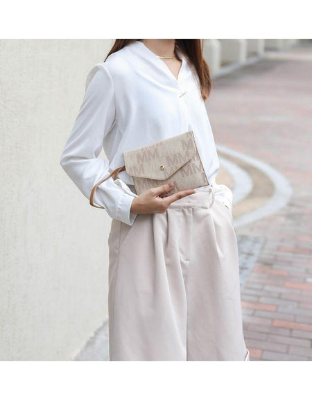 Hattie 3-in-1 Tote Bag M Signature - A Stylish Essential