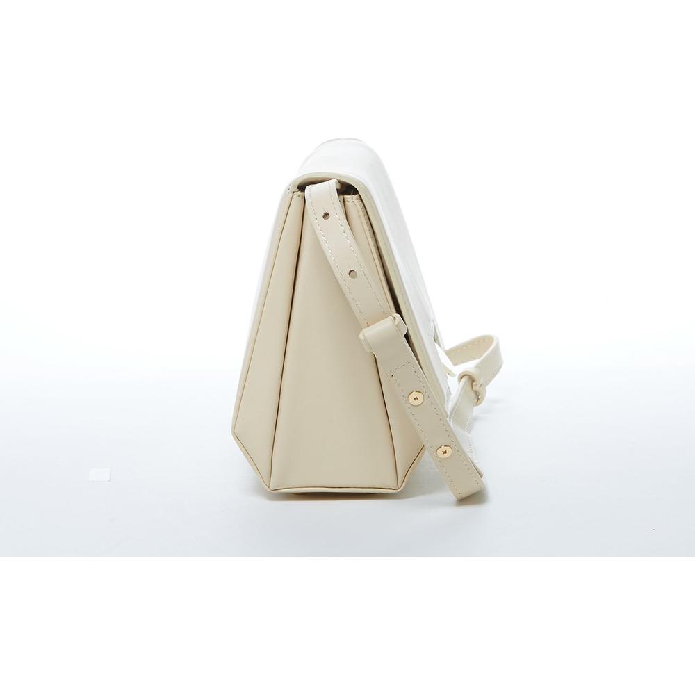 Elizabeth Off White Leather Saddle Bag - A Touch of Elegance