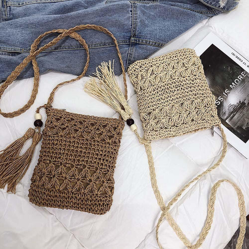 Load image into Gallery viewer, Small Straw Summer Crossbody with Tassel
