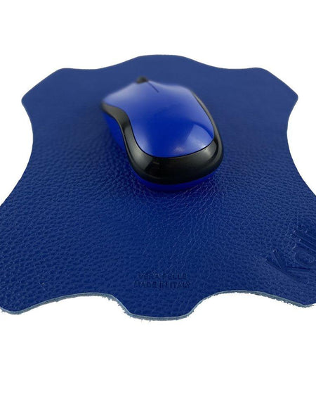 K0001DB | Tappetino per Mouse Made in Italy in Vera Pelle pieno fiore, grana dollaro - Colore Blu - Dimensioni: cm 20 x 23 - Confezione: Sacchetto tubolare Tnt-1