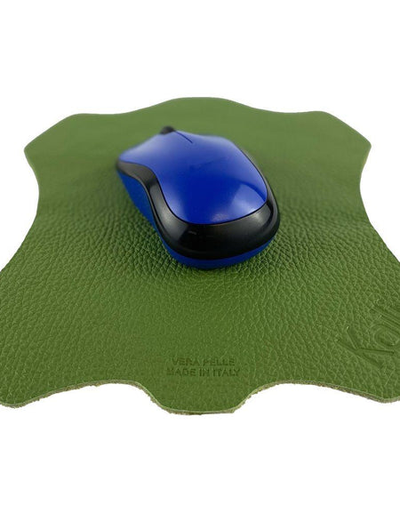 K0001EB | Tappetino per Mouse Made in Italy in Vera Pelle pieno fiore, grana dollaro - Colore Verde - Dimensioni: cm 20 x 23 - Confezione: Sacchetto tubolare Tnt-1