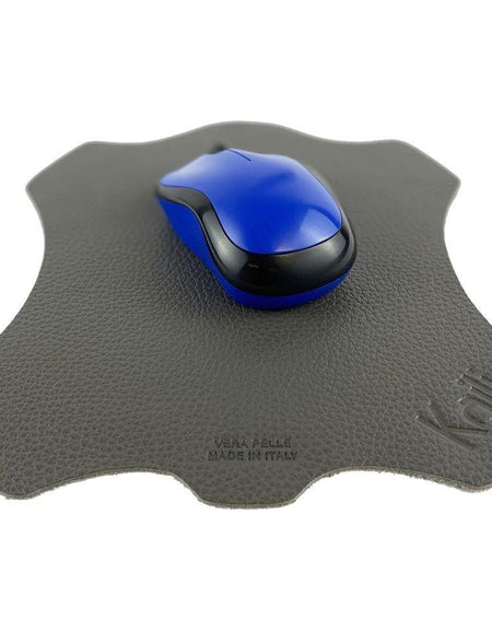 K0001FB | Tappetino per Mouse Made in Italy in Vera Pelle pieno fiore, grana dollaro - Colore Grigio - Dimensioni: cm 20 x 23 - Confezione: Sacchetto tubolare Tnt-1