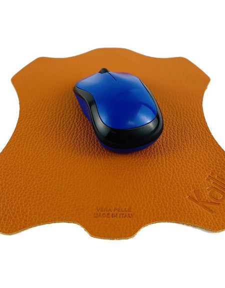 K0001LB | Tappetino per Mouse Made in Italy in Vera Pelle pieno fiore, grana dollaro - Colore Arancione - Dimensioni: cm 20 x 23 - Confezione: Sacchetto tubolare Tnt-1