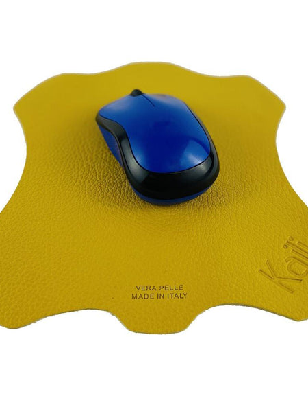 K0001RB | Tappetino per Mouse Made in Italy in Vera Pelle pieno fiore, grana dollaro - Colore Giallo - Dimensioni: cm 20 x 23 - Confezione: Sacchetto tubolare Tnt-1