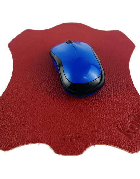 K0001VB | Tappetino per Mouse Made in Italy in Vera Pelle pieno fiore, grana dollaro - Colore Rosso - Dimensioni: cm 20 x 23 - Confezione: Sacchetto tubolare Tnt-1