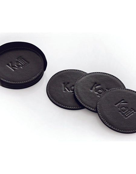 K0007AB | Set Sotto Bicchieri da 6 pezzi in Vera Pelle pieno fiore, liscia. Dimensione sotto bicchieri: ø cm 9, Dimensione Porta sotto bicchieri: ø 9 x 3.0 cm.  Confezione: Sacchetto Tnt-0