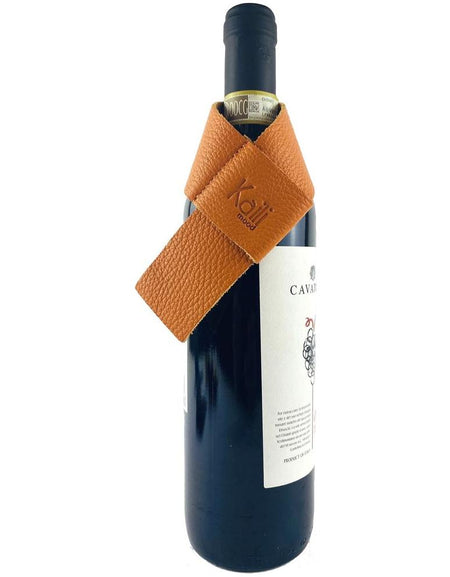 K0010LB | Salvagoccia per Bottiglia Made in Italy in Vera Pelle pieno fiore, grana dollaro - Colore Arancione. Dimensioni: cm 27 x 4 x 0,5.  Confezione: Gift Box rigido fondo/coperchio-0