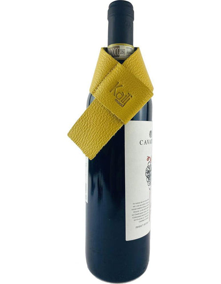 K0010RB | Salvagoccia per Bottiglia Made in Italy in Vera Pelle pieno fiore, grana dollaro - Colore Giallo. Dimensioni: cm 27 x 4 x 0,5.  Confezione: Gift Box rigido fondo/coperchio-0