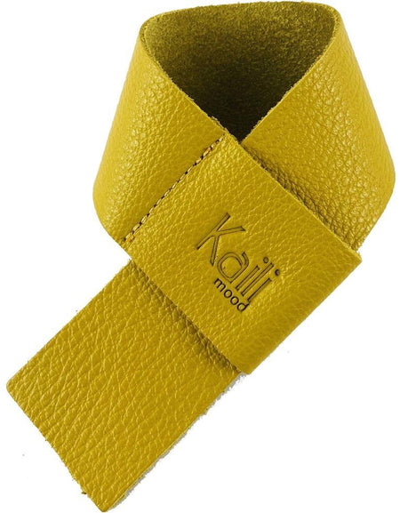 K0010RB | Salvagoccia per Bottiglia Made in Italy in Vera Pelle pieno fiore, grana dollaro - Colore Giallo. Dimensioni: cm 27 x 4 x 0,5.  Confezione: Gift Box rigido fondo/coperchio-1