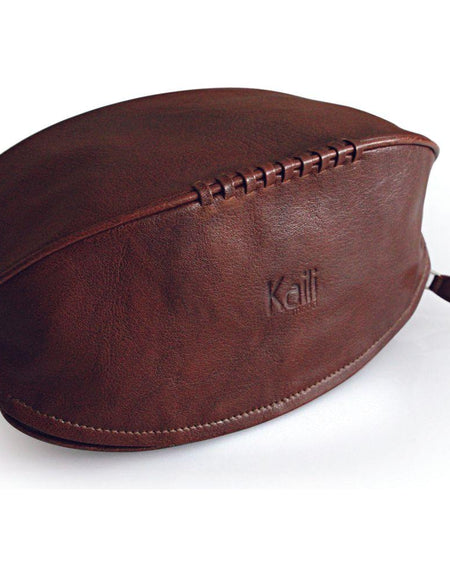 K0011BB | Beauty Case "Palla da Rugby" in Vera Pelle - Colore: Testa Moro - Elastico interno ferma flaconi - Chiusura con lampo - Dimensioni: cm 35 x 14 x 14- Confezione: Sacchetto Tnt-0