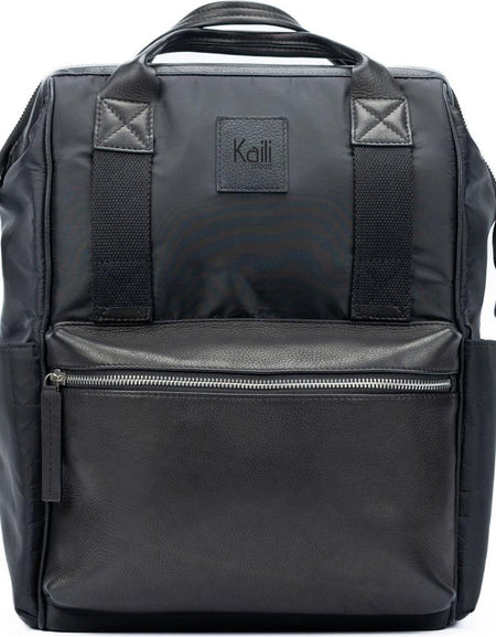 K0037AB | Zaino Idrorepellente in Nylon Waterproof/Vera Pelle pieno fiore con leggera grana - Colore Nero - Accessori Nickel lucido. Dimensioni: cm 27 x 39 x 19 - Confezione: Sacchetto Tnt-1