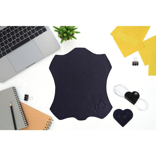 Load image into Gallery viewer, K0038AB | Segnalibro Cuore Made in Italy in Vera Pelle pieno fiore, grana dollaro - Colore Nero - Dimensioni: cm 6 x 5,5 x 0,5 - Confezione: Gift Box rigido fondo/coperchio-2
