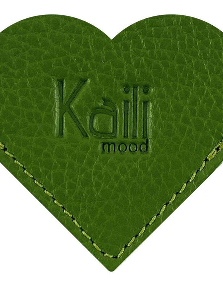 K0038EB | Segnalibro Cuore Made in Italy in Vera Pelle pieno fiore, grana dollaro - Colore Verde - Dimensioni: cm 6 x 5,5 x 0,5 - Confezione: Gift Box rigido fondo/coperchio-0