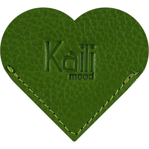 Load image into Gallery viewer, K0038EB | Segnalibro Cuore Made in Italy in Vera Pelle pieno fiore, grana dollaro - Colore Verde - Dimensioni: cm 6 x 5,5 x 0,5 - Confezione: Gift Box rigido fondo/coperchio-0
