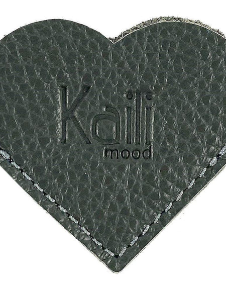 K0038FB | Segnalibro Cuore Made in Italy in Vera Pelle pieno fiore, grana dollaro - Colore Grigio - Dimensioni: cm 6 x 5,5 x 0,5 - Confezione: Gift Box rigido fondo/coperchio-0