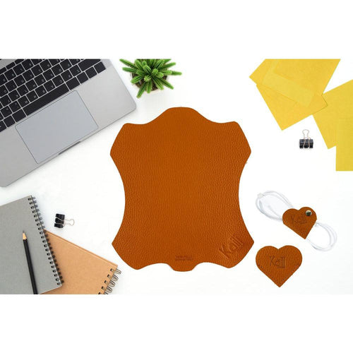 Load image into Gallery viewer, K0038LB | Segnalibro Cuore Made in Italy in Vera Pelle pieno fiore, grana dollaro - Colore Arancione - Dimensioni: cm 6 x 5,5 x 0,5 - Confezione: Gift Box rigido fondo/coperchio-2
