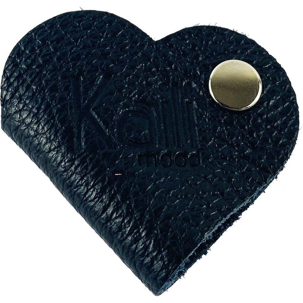 K0039AB | Avvolgicavo Cuore Made in Italy in Vera Pelle pieno fiore, grana dollaro - Colore Nero - Dimensioni: cm 5 x 8 x 0,5 - Confezione: Gift Box rigido fondo/coperchio-3