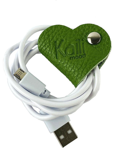 K0039EB | Avvolgicavo Cuore Made in Italy in Vera Pelle pieno fiore, grana dollaro - Colore Verde - Dimensioni: cm 5 x 8 x 0,5 - Confezione: Gift Box rigido fondo/coperchio-0