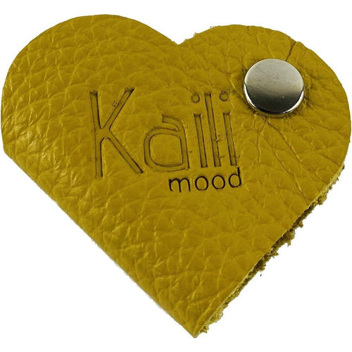 Load image into Gallery viewer, K0039RB | Avvolgicavo Cuore Made in Italy in Vera Pelle pieno fiore, grana dollaro - Colore Giallo - Dimensioni: cm 5 x 8 x 0,5 - Confezione: Gift Box rigido fondo/coperchio-3
