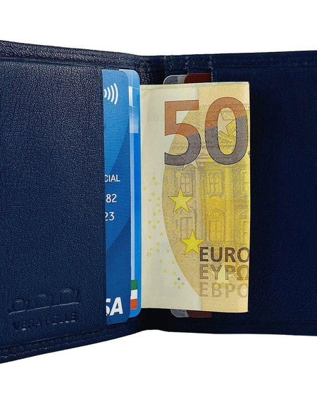 K10217DB | Porta Carte di Credito in Vera Pelle pieno fiore, con leggera grana. Colore Blu. Chiusura con elastico. Dimensioni da chiuso: cm 7 x 9,8 x 0,5. Confezione: Gift Box rigido fondo/coperchio-1