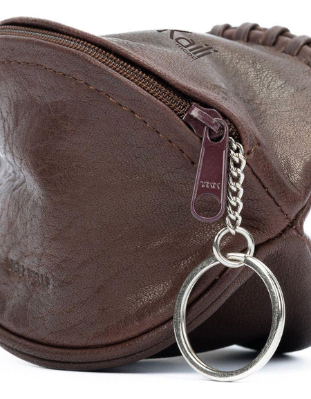 K10655BB | Mini Pochette/Portachiavi in Vera Pelle pieno fiore, Volanata. Colore Testa Moro. Accessori Nickel Lucido. Dimensioni: cm 12,5 x 7,5 x 7,5. Confezione: Sacchetto Tnt-0