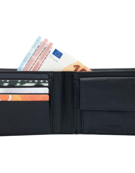 K11403AB | Portafogli Uomo in Vera Pelle pieno fiore, con leggera grana. Colore Nero. Tasca p/monete. Dimensioni da chiuso: cm 12,5 x 9,3 x 1. Confezione: Gift Box rigido fondo/coperchio-0