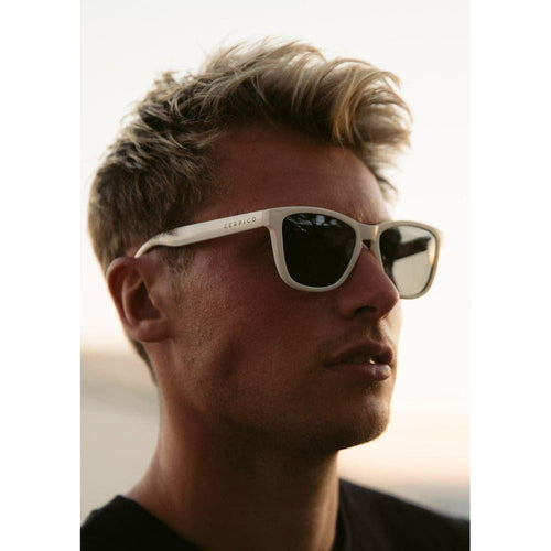 Load image into Gallery viewer, MOOD Wayfarer V2 - Ace - White - Unisex Sunglasses
